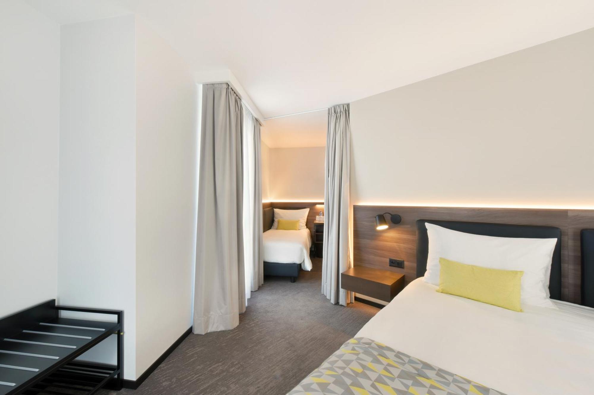 Astra & Restaurant Hotel
